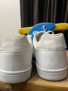 Reebok White Sneakers – UK9 – Used