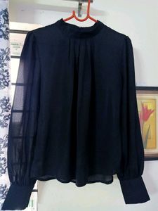 Women&#39;s Black Top