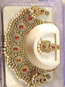 Elegant Kundan Jewelry Set