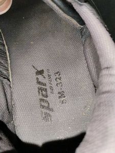 Black Sneakers, Sparx