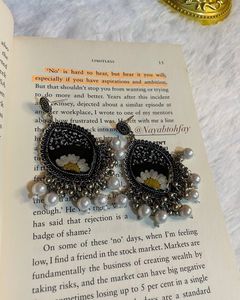 Resin Daisy Pearl Earrings