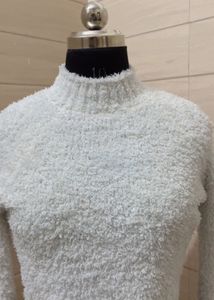 FOREVER 21 fluffy knit crop sweater top for wonen