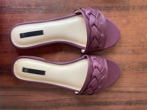 W brand purple and beige flats for dailywear