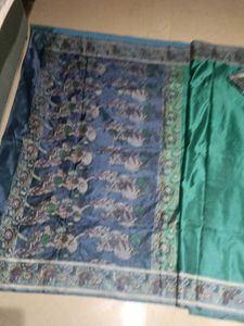 Graceful dual tone saree