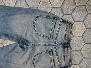 High-Waist Straight Fit Jeans – Light Wash