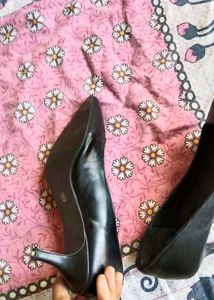 New Without Tag  Heels Black Stylish