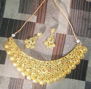 Gold-toned Necklace &amp; Earring Set and free gift😊�