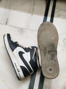 Air Jordan 1 Mid - Black &amp; White