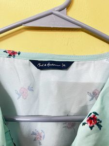 Green Top With Short Sleeves