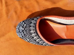 Embroidered Juttis