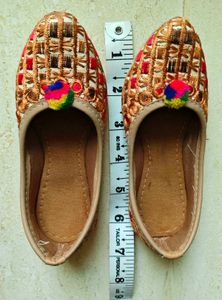 Ethnic Embroidered Jutti