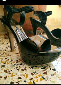 BLACK PENCIL HEELS