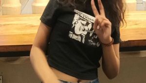 Savana Crop Graphic Print Black Tee