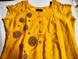 Yellow Embellished Kurta 💗