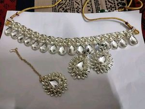 Kundan Necless