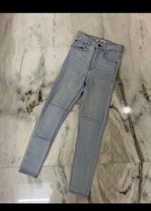 Price Drop!! Zara TRF Highwaisted Jeans