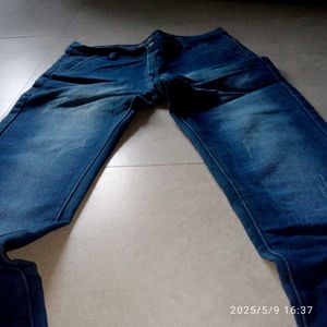 Lite Torn Jean's