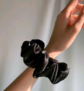 4 Beautiful Big Size Pearl Scrunchies