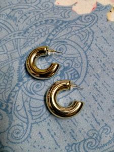 ✨Gold Hoop Earrings✨