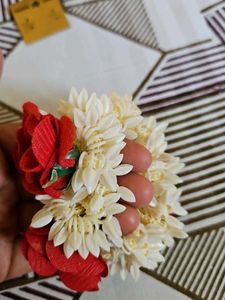 Star Earrings And Rose Rubber Band