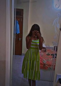 Womens Green colour Printed Midi dress