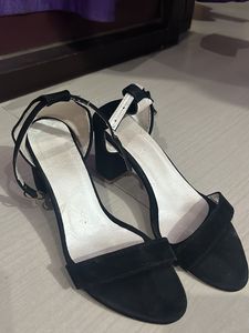 BLACK HEELS
