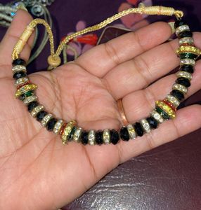 beautiful black golden necklace