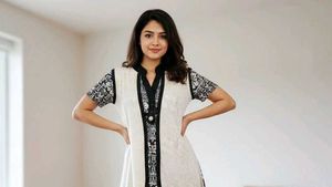 Stylish Black &amp; White Dress