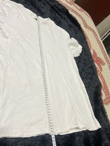 White T-shirt With Round Neck