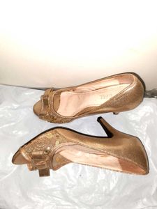 Go Girl Gold Bow Heels