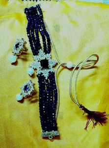 Allure Glittering Women Necklace And Earrings