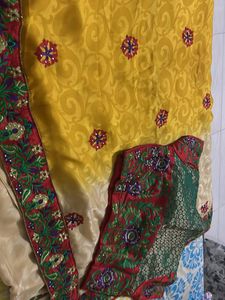 Heavy Border Saree With Blouse