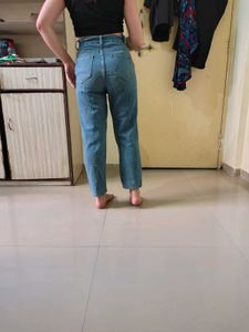 Selling Jeans Combo Wit Free 1 Eyeliner .