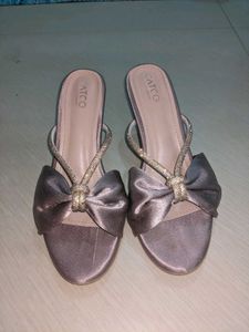 ✨Mauve Bow Kitten Heels✨💕