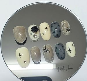 Press on nails black rose