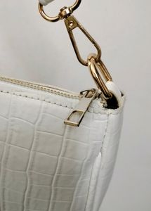 Pretty White Sling Bag 🎀