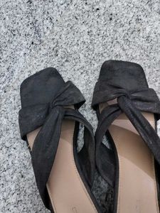 Black Knot Detail Slides - Size 40