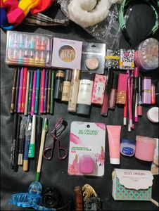 Mixed Makeup Lot (2 products with two freebies