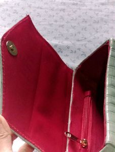 Box Golden Chain Sling Bag