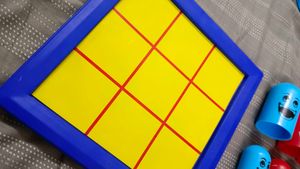 Tic-Tac-Toe Smiley Face Game