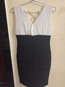 Chic Two-Tone Bodycon Dress