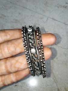 Silver Tone Bangle Set