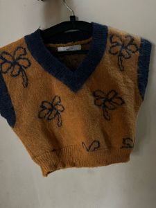 Floral Knit Cropped Sweater vest