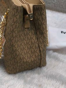 Michael Kors Tote Bag - Stylish Design