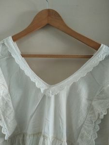 Beautiful White Top With Nice Lace Detailing