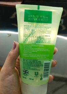 Simple Refreshing Facial Wash