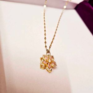 Rotating Floral Pendant Necklace