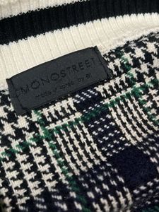 Vintage-Inspired V-Neck Plaid Knit Pullover