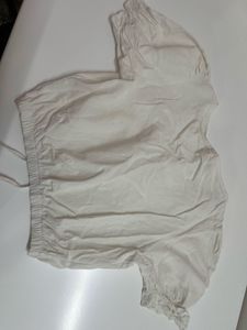 Vintage-Inspired White Cotton Puff Sleeve Crop Top