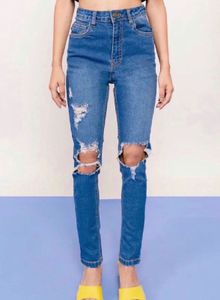 Distressed skinny jeans